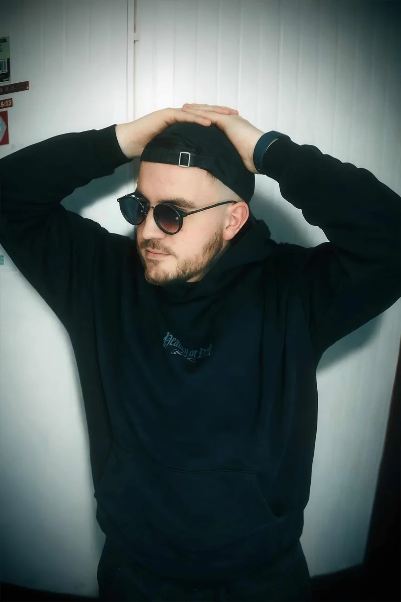 CHARLIE DVS